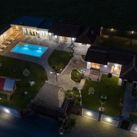 Family Estate Hadzalova Avlija Tatil Evi *