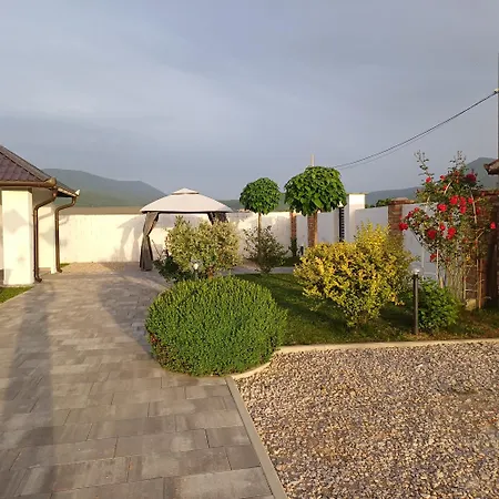 Family Estate Hadzalova Avlija Casa de Férias Bihać