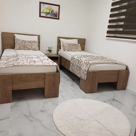 Family Estate Hadzalova Avlija Tatil Evi