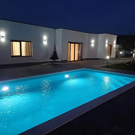 Family Estate Hadzalova Avlija Tatil Evi Bihać