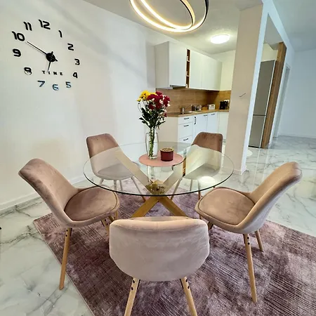 Holiday home Family Estate Hadzalova Avlija *