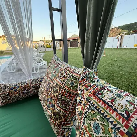 Family Estate Hadzalova Avlija * Bihać