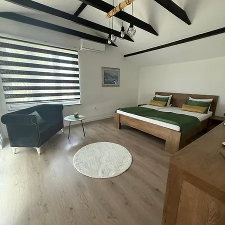 Family Estate Hadzalova Avlija Tatil Evi Bihać