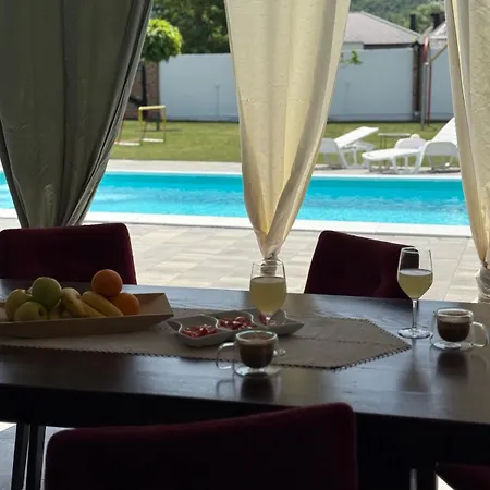 Family Estate Hadzalova Avlija * Bihać