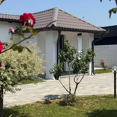 Family Estate Hadzalova Avlija *