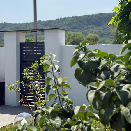 Family Estate Hadzalova Avlija * Bihać